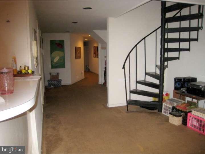 UNIVERSITY CITY - Residential Income