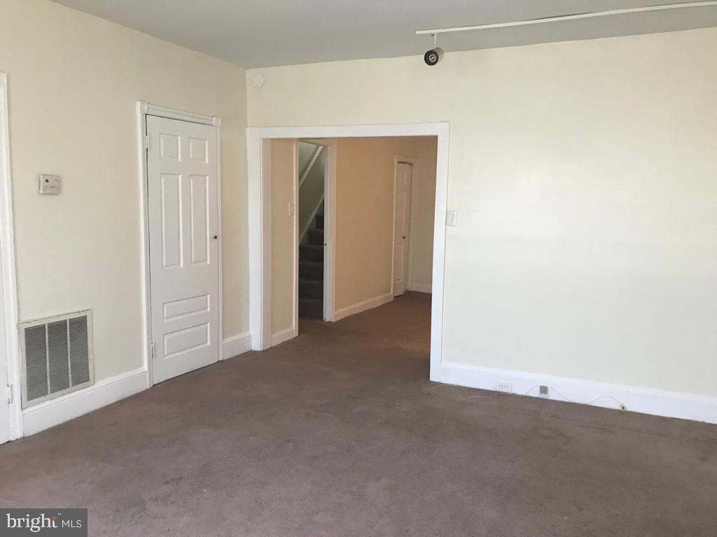 UNIVERSITY CITY - Residential Income