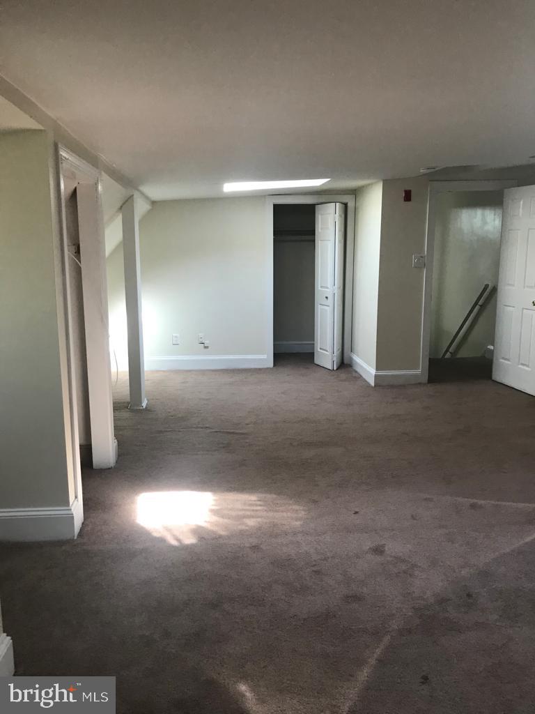 UNIVERSITY CITY - Residential Income