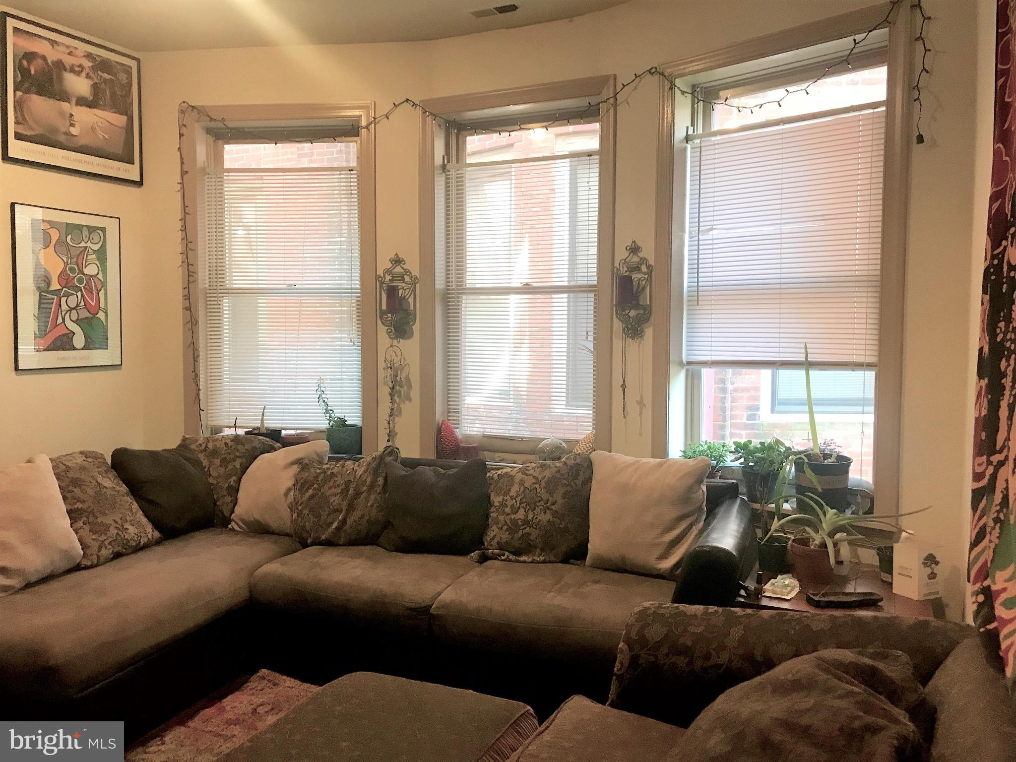 UNIVERSITY CITY - Residential Income