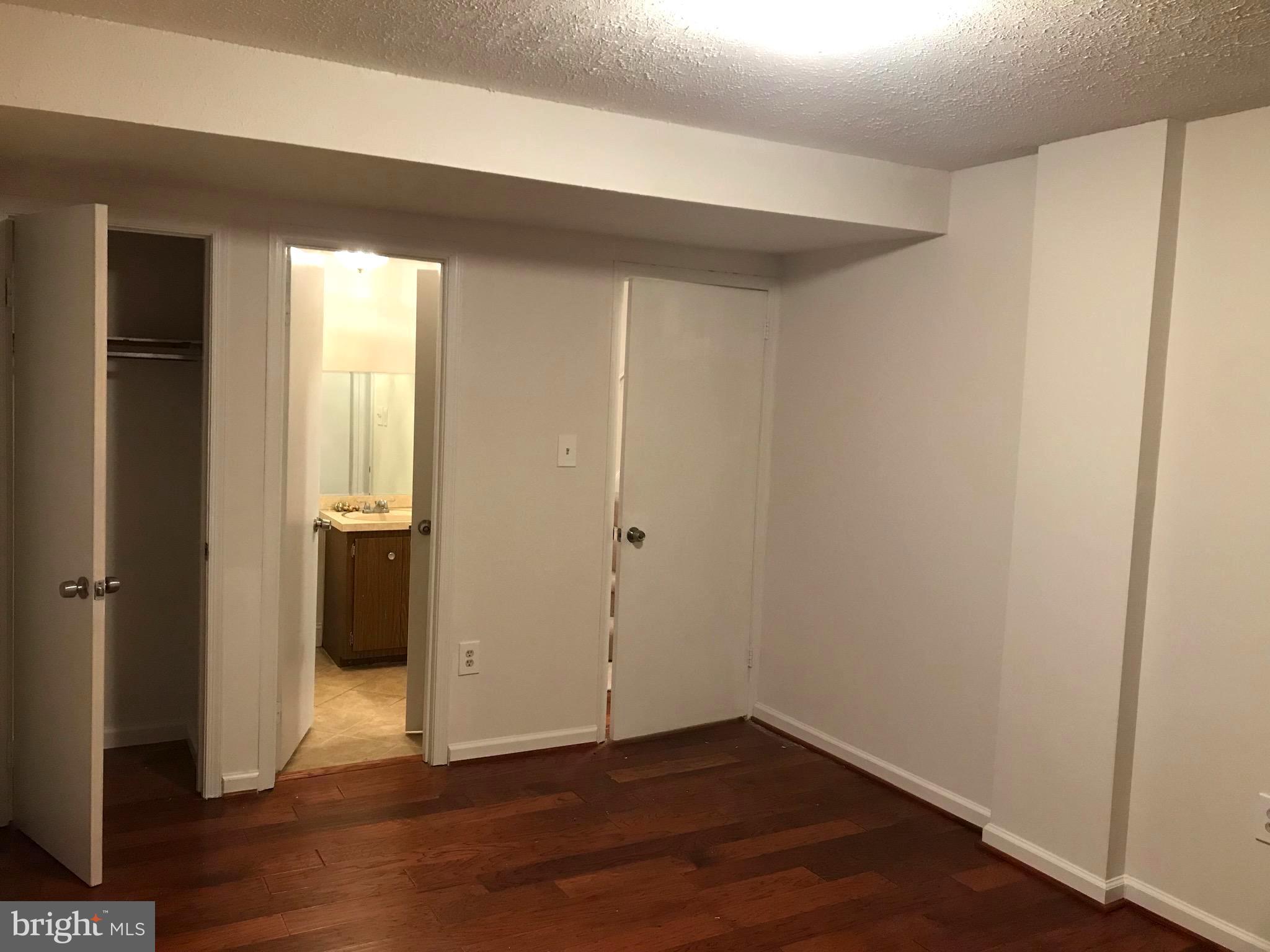 HAMPTON COURT - Residential Lease