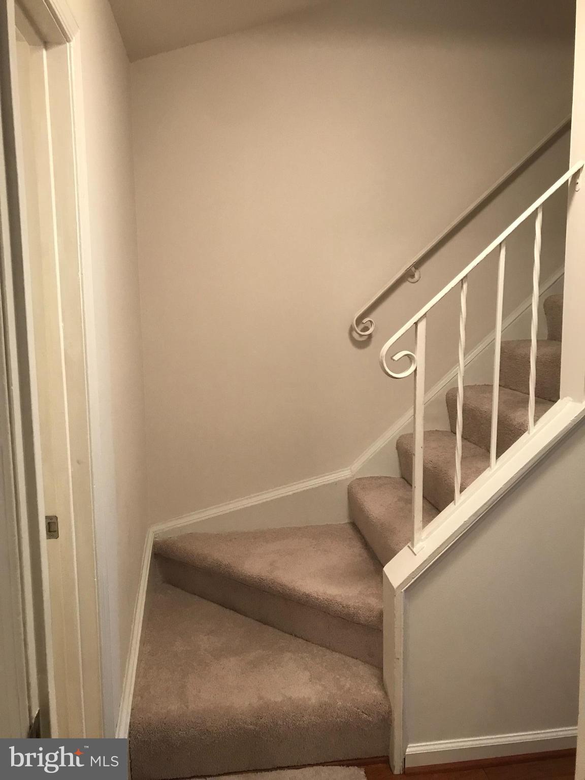 HAMPTON COURT - Residential Lease