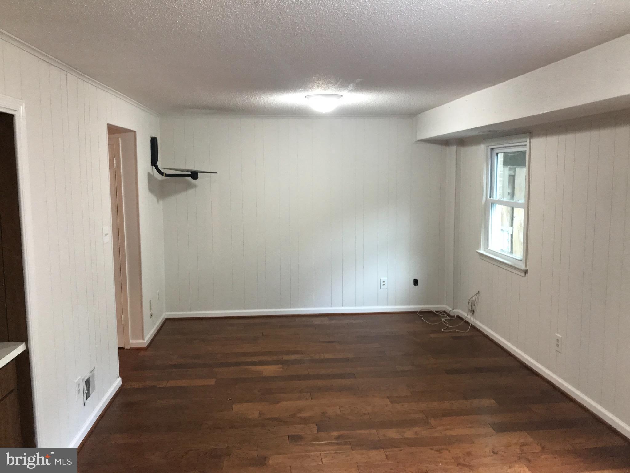 HAMPTON COURT - Residential Lease