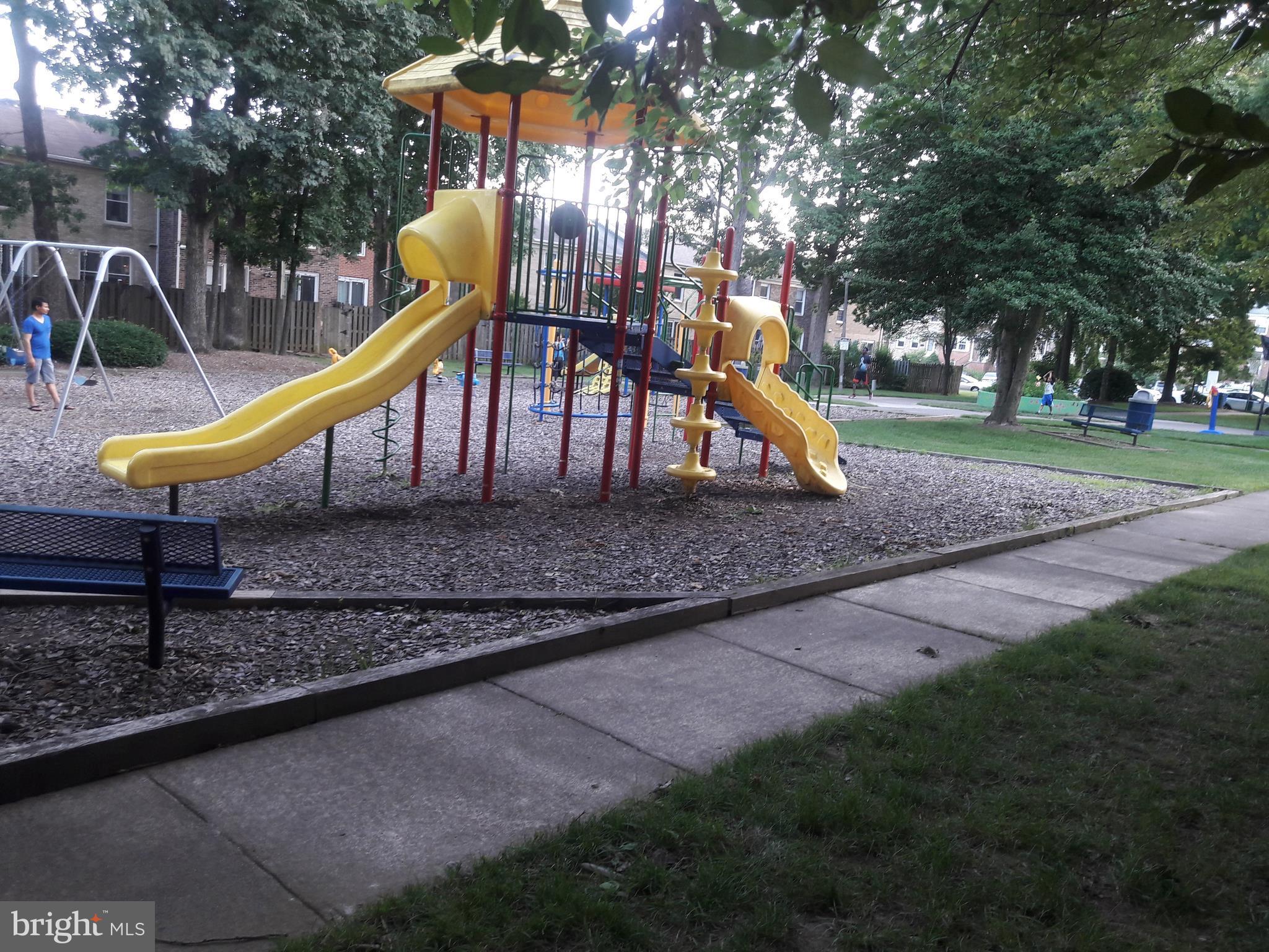 HAMPTON COURT - Residential Lease