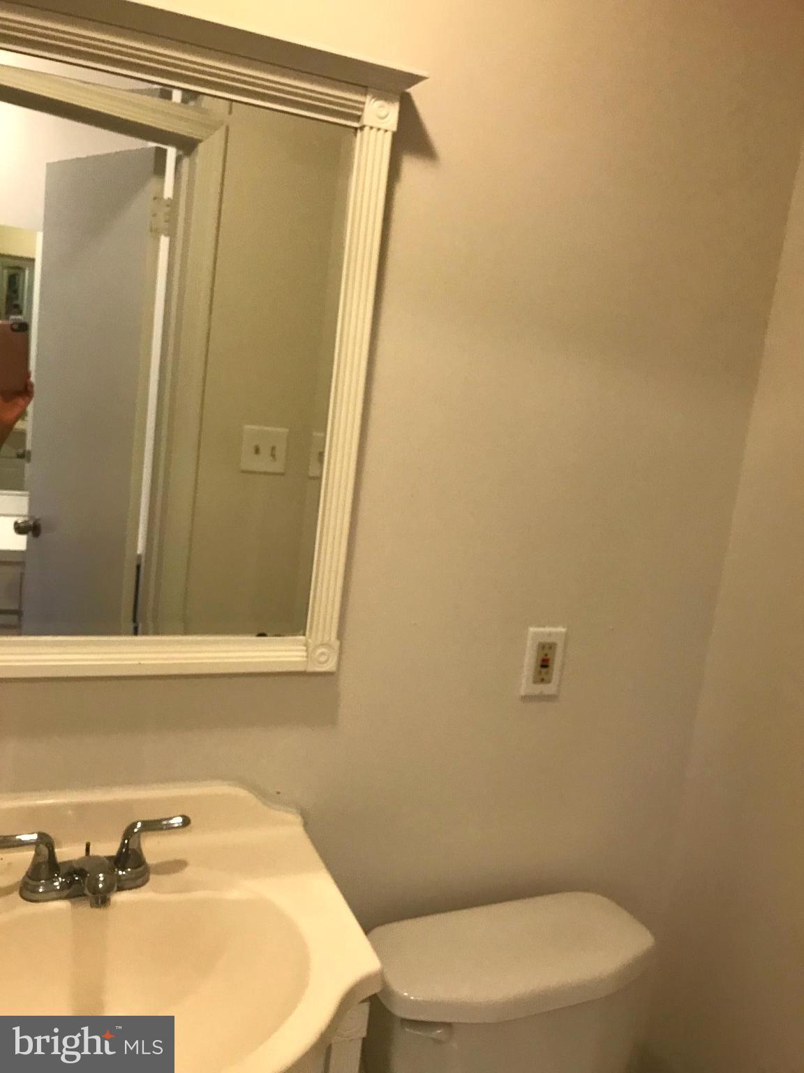 HAMPTON COURT - Residential Lease