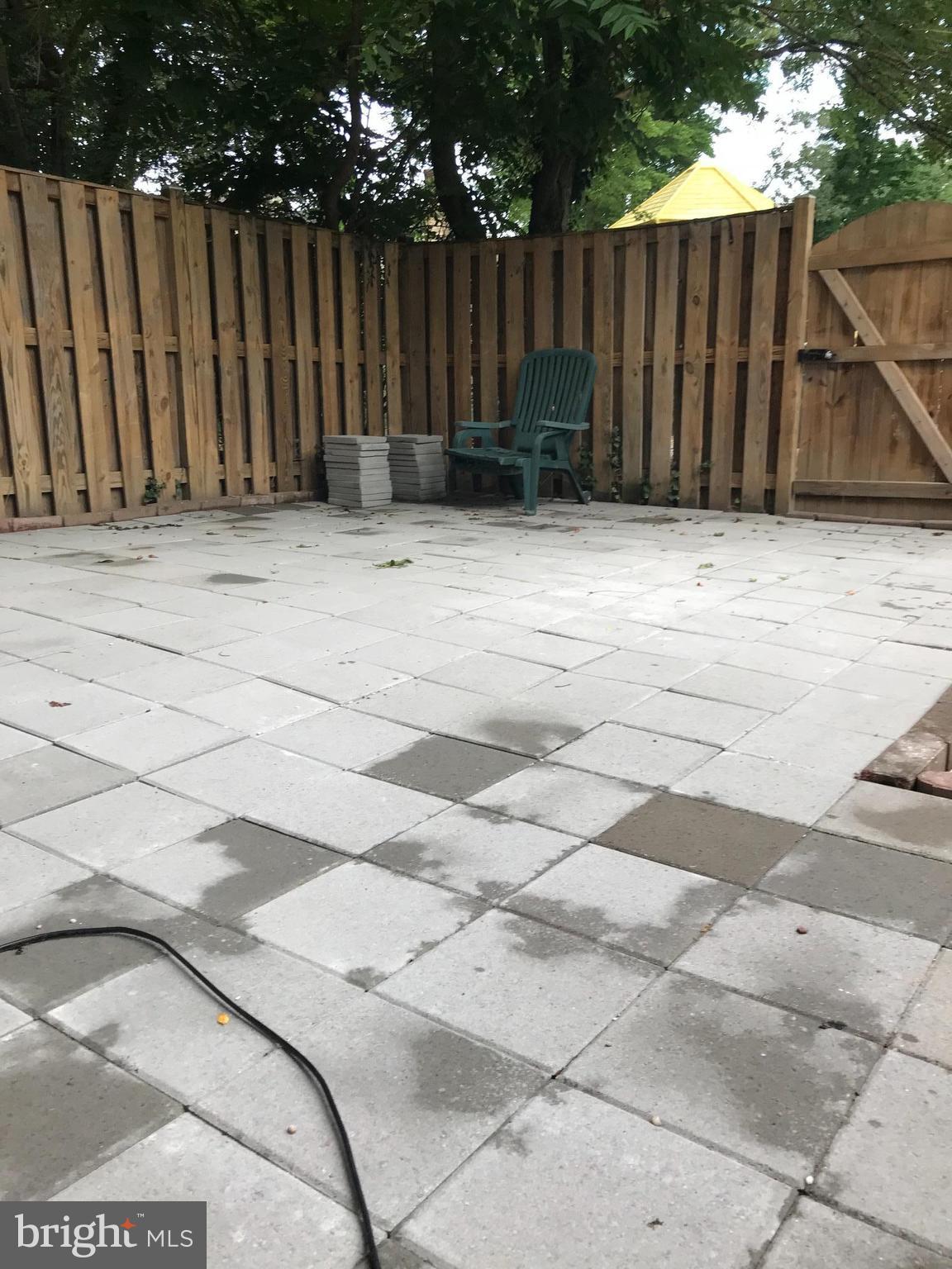 HAMPTON COURT - Residential Lease