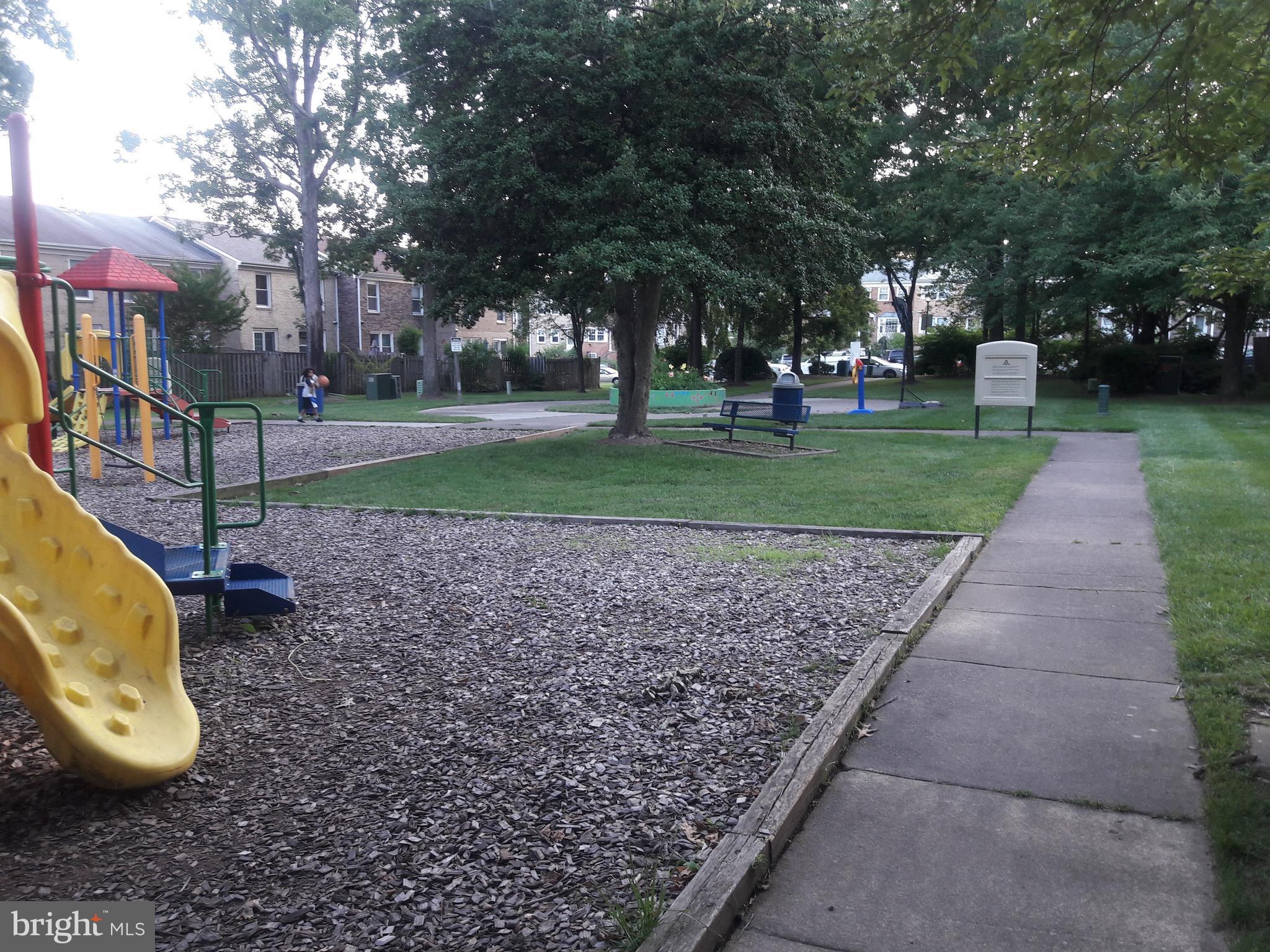 HAMPTON COURT - Residential Lease