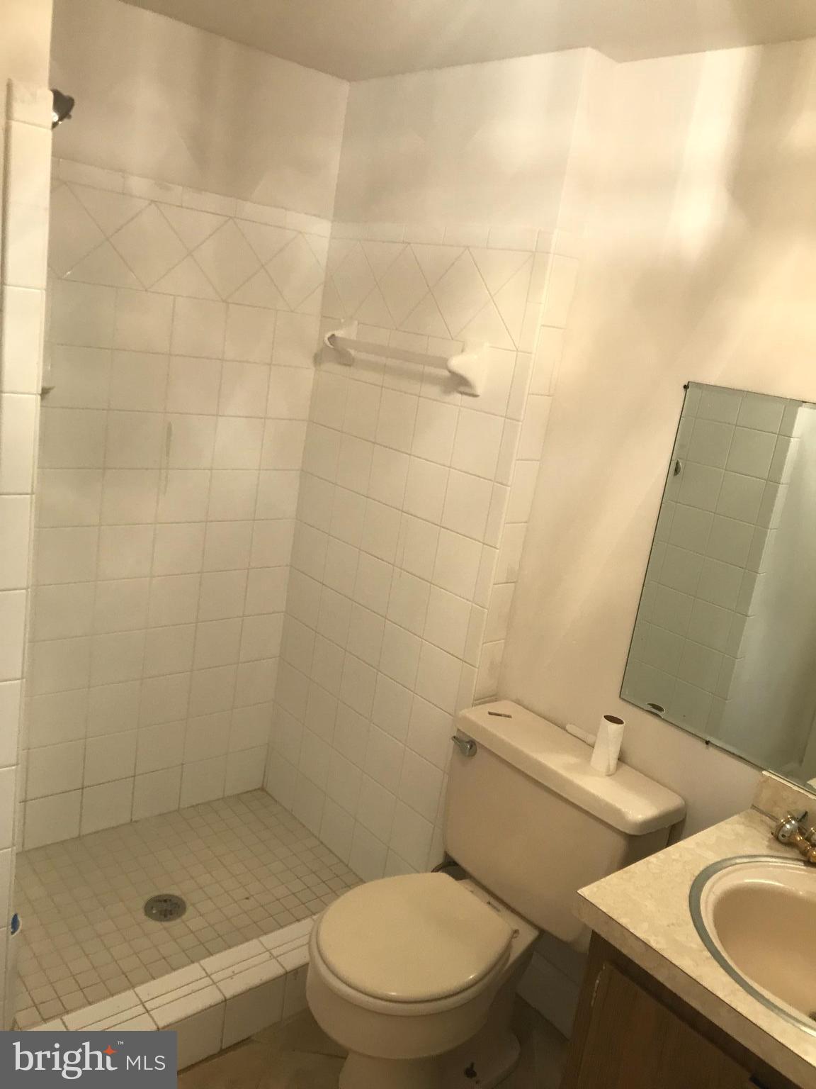 HAMPTON COURT - Residential Lease