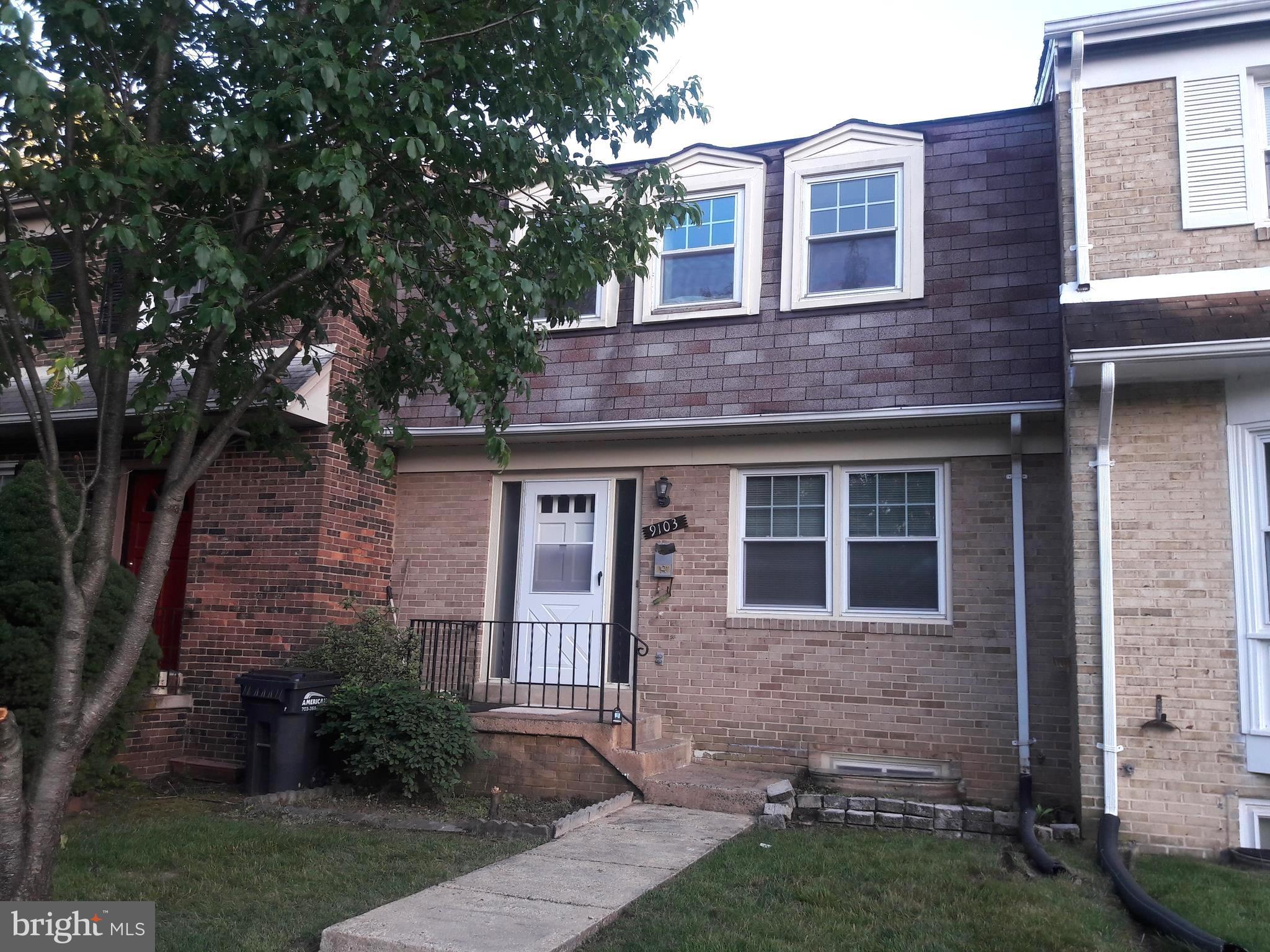 HAMPTON COURT - Residential Lease