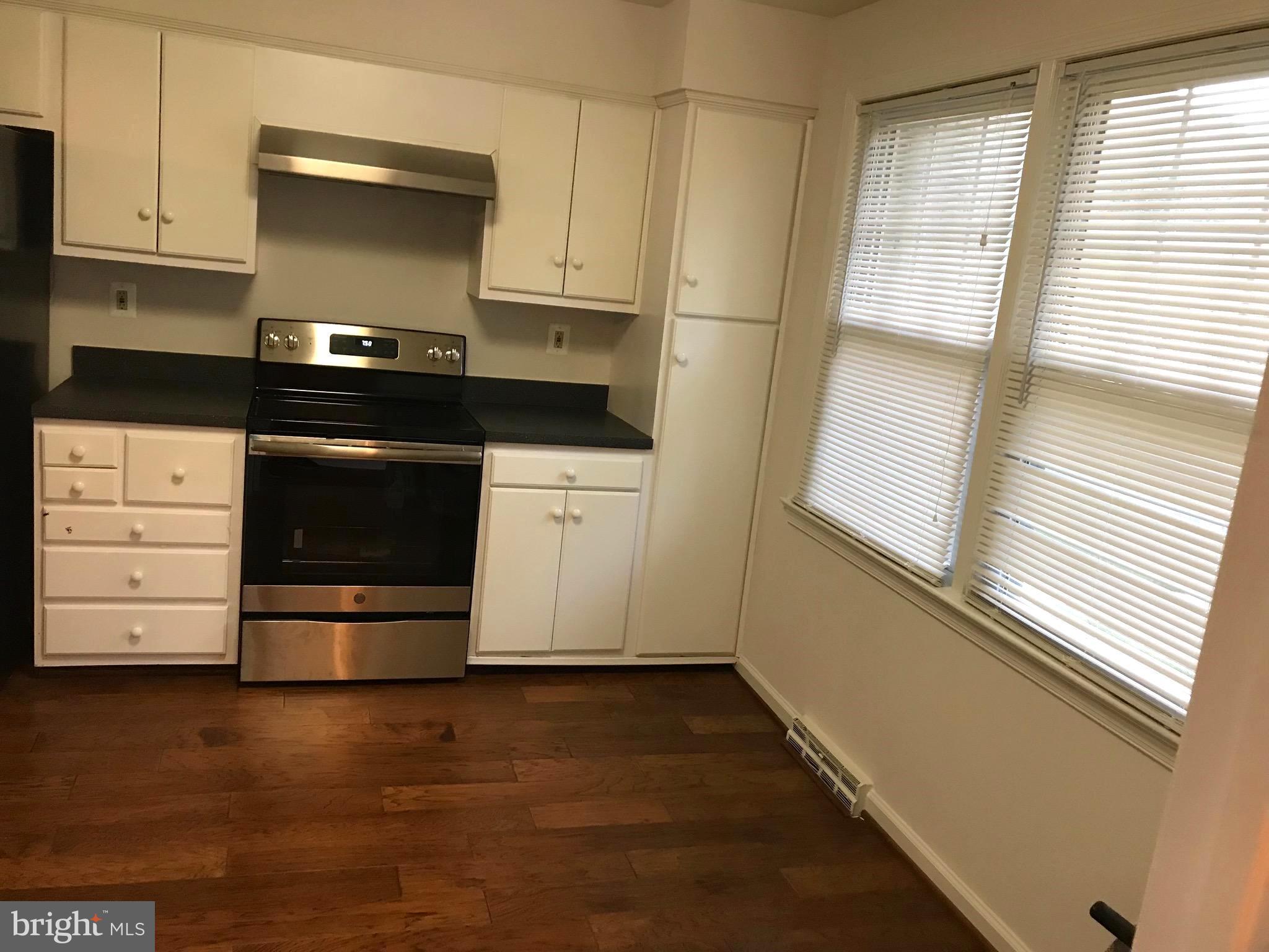 HAMPTON COURT - Residential Lease