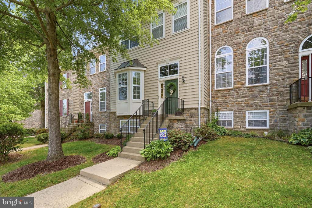 Photo of 405 Leeds Ridge Court, PURCELLVILLE, VA 20132 (MLS # VALO2119112)