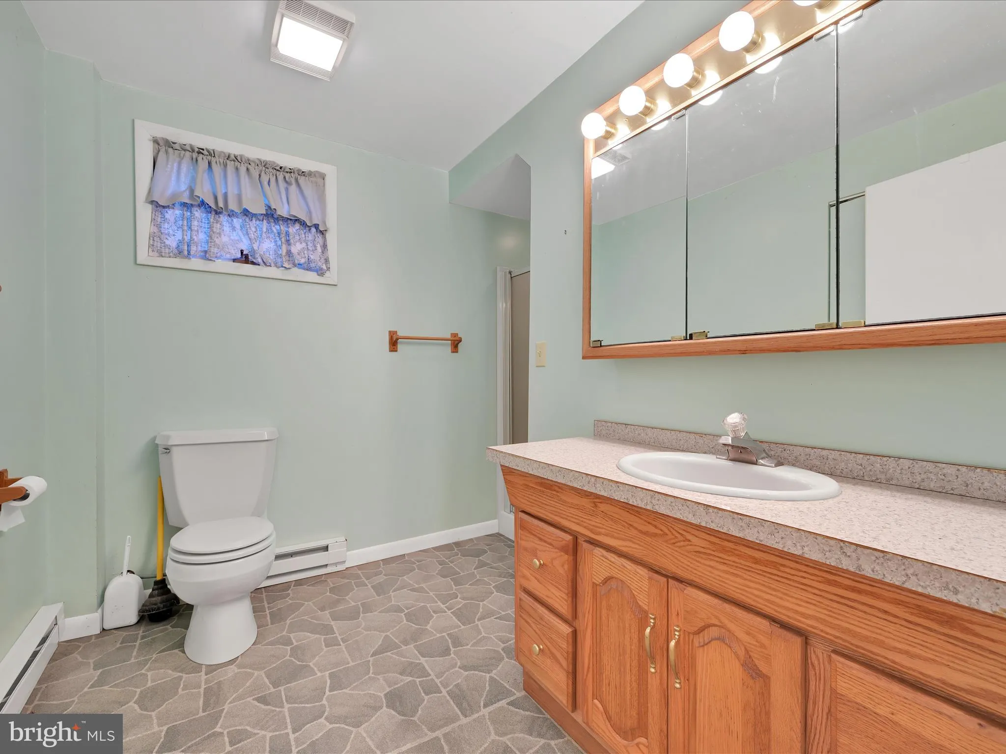 Auburn, Pennsylvania 17922, United States, 3 Bedrooms Bedrooms, ,2 BathroomsBathrooms,Residential,Pending,211274