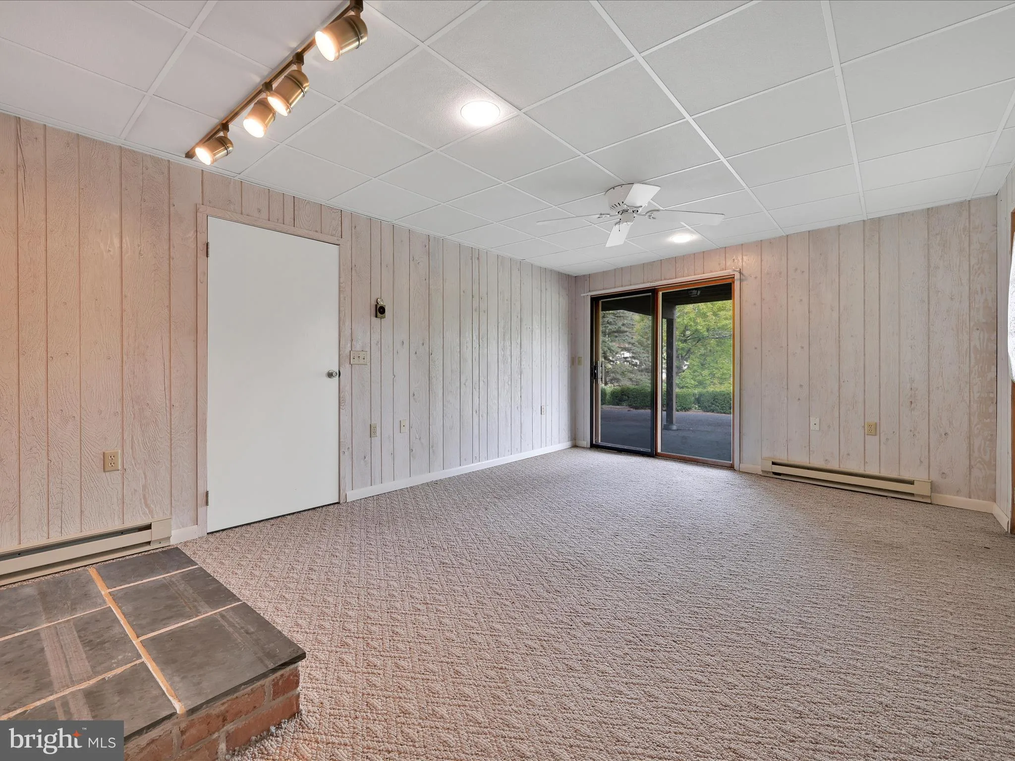 Auburn, Pennsylvania 17922, United States, 3 Bedrooms Bedrooms, ,2 BathroomsBathrooms,Residential,Pending,211274