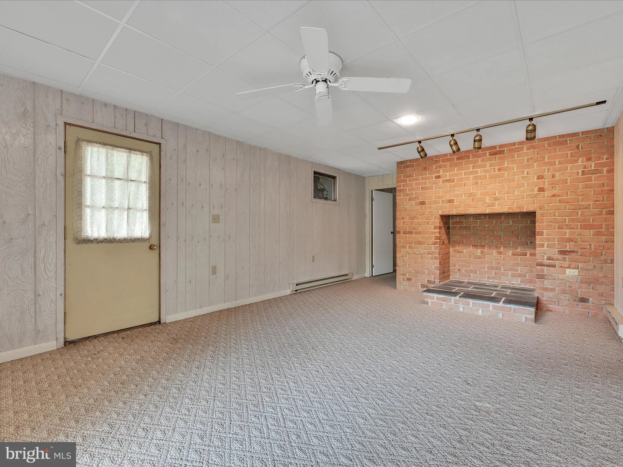 Auburn, Pennsylvania 17922, United States, 3 Bedrooms Bedrooms, ,2 BathroomsBathrooms,Residential,Pending,211274