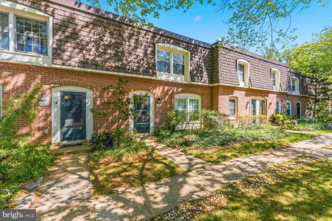 Photo of 8220 Carrleigh Parkway #11, SPRINGFIELD, VA 22152 (MLS # VAFX2308122)