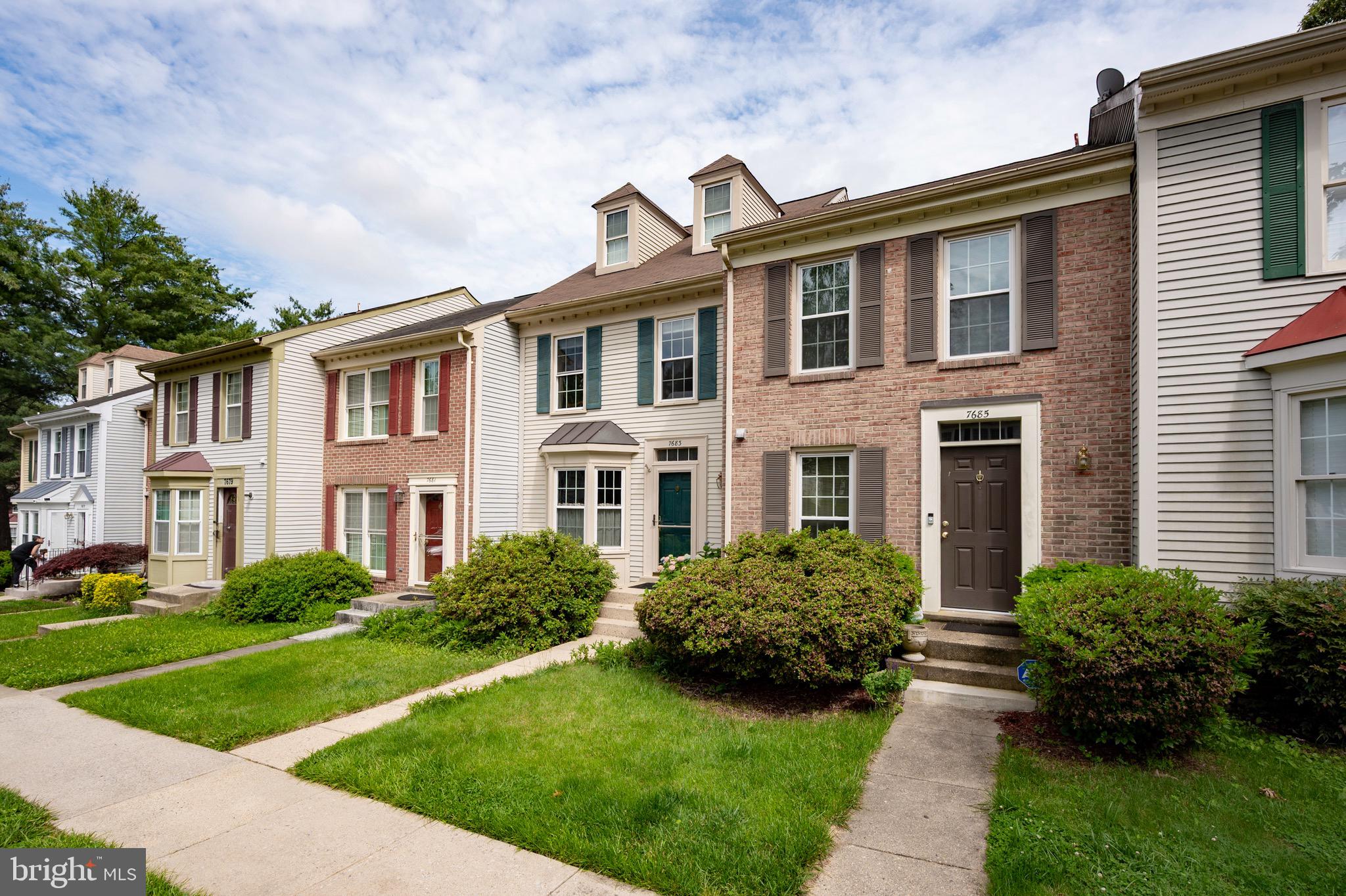 7683 NORTHERN OAKS COURT