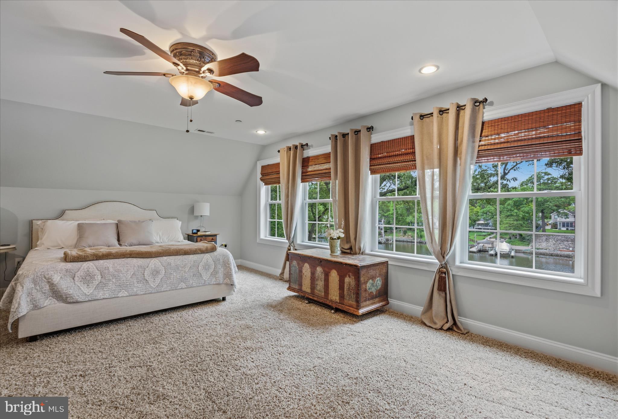 COUNTRY LIFE MANOR - Residential