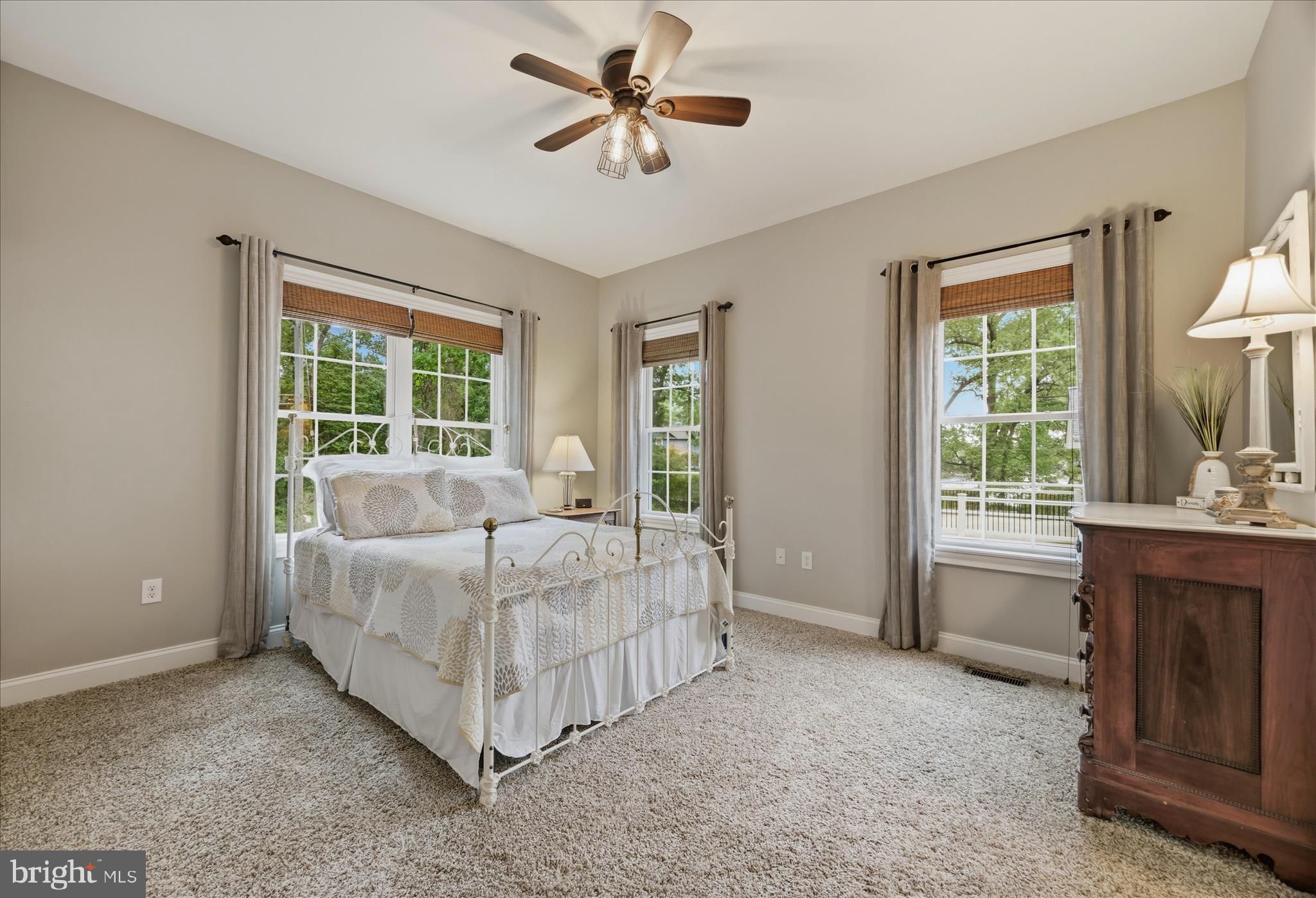 COUNTRY LIFE MANOR - Residential