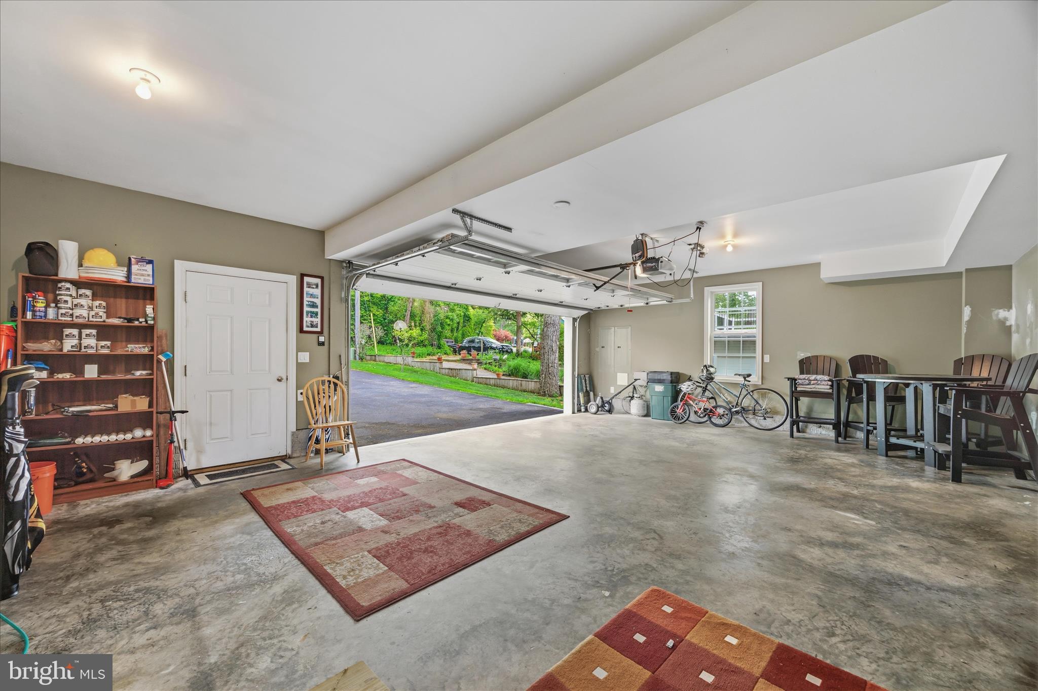 COUNTRY LIFE MANOR - Residential