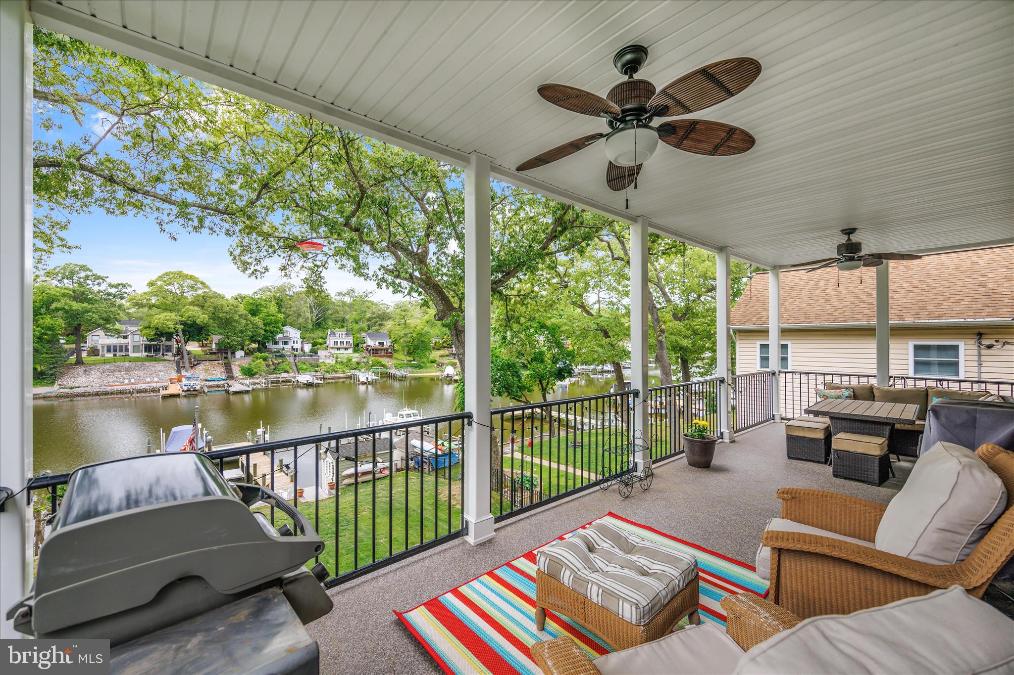 COUNTRY LIFE MANOR - Residential