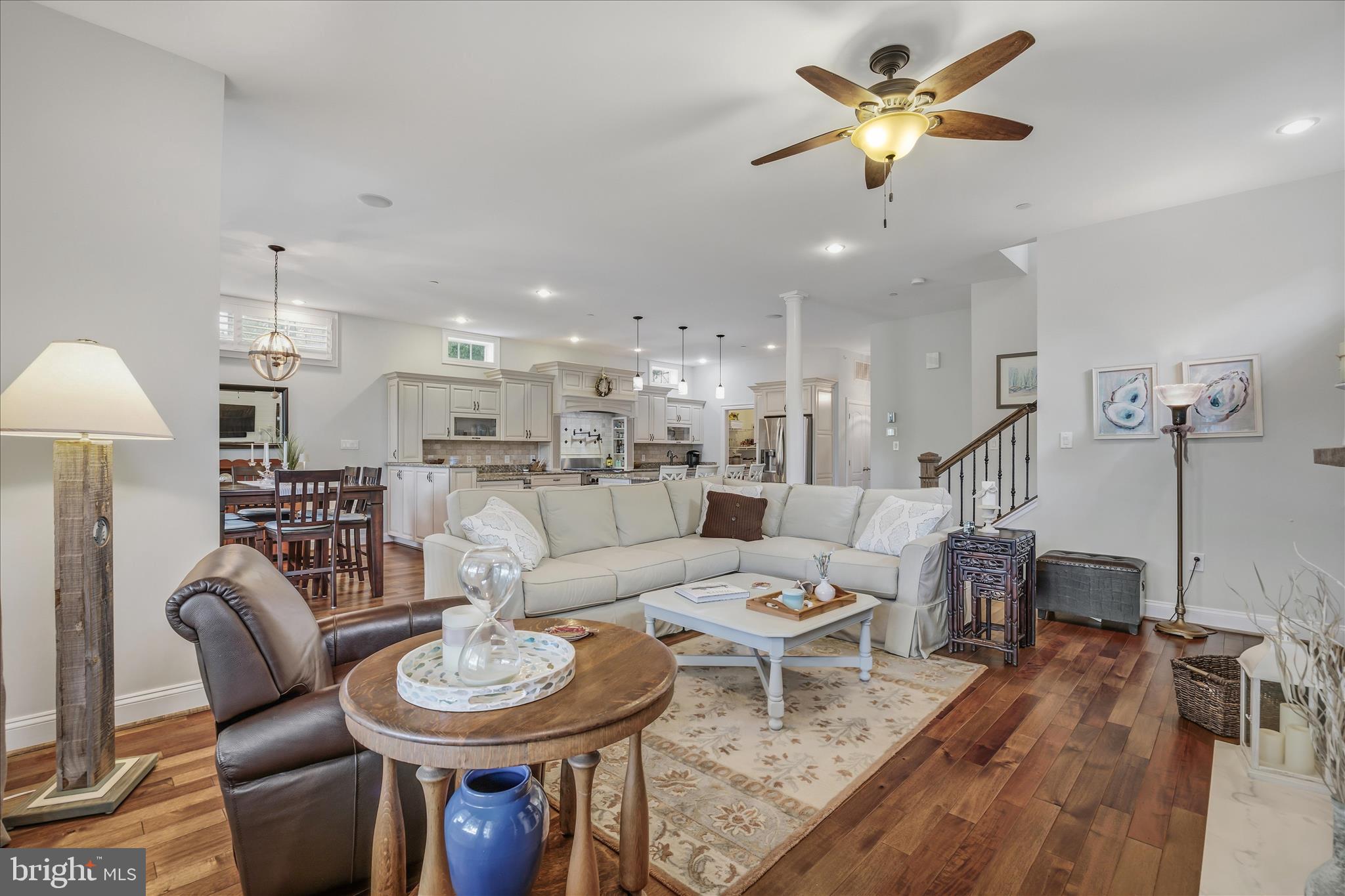 COUNTRY LIFE MANOR - Residential