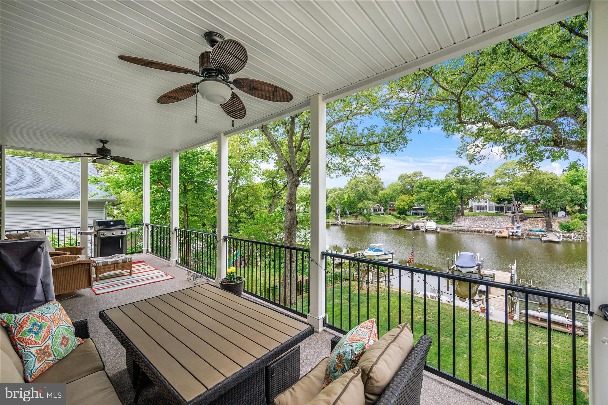 COUNTRY LIFE MANOR - Residential