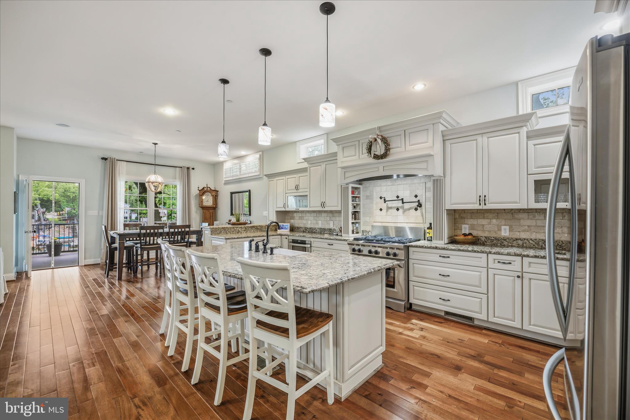 COUNTRY LIFE MANOR - Residential