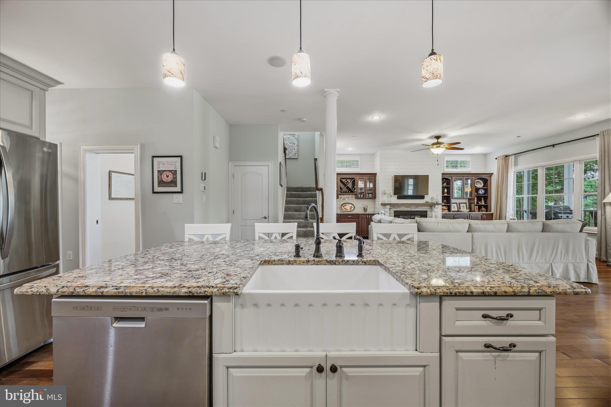 COUNTRY LIFE MANOR - Residential