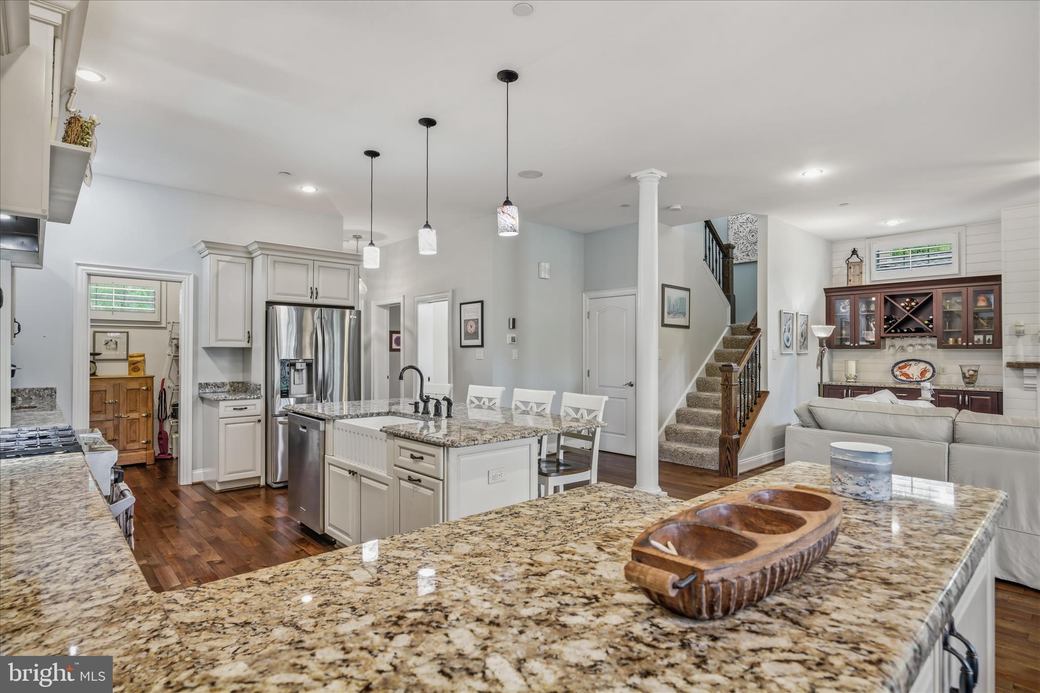 COUNTRY LIFE MANOR - Residential