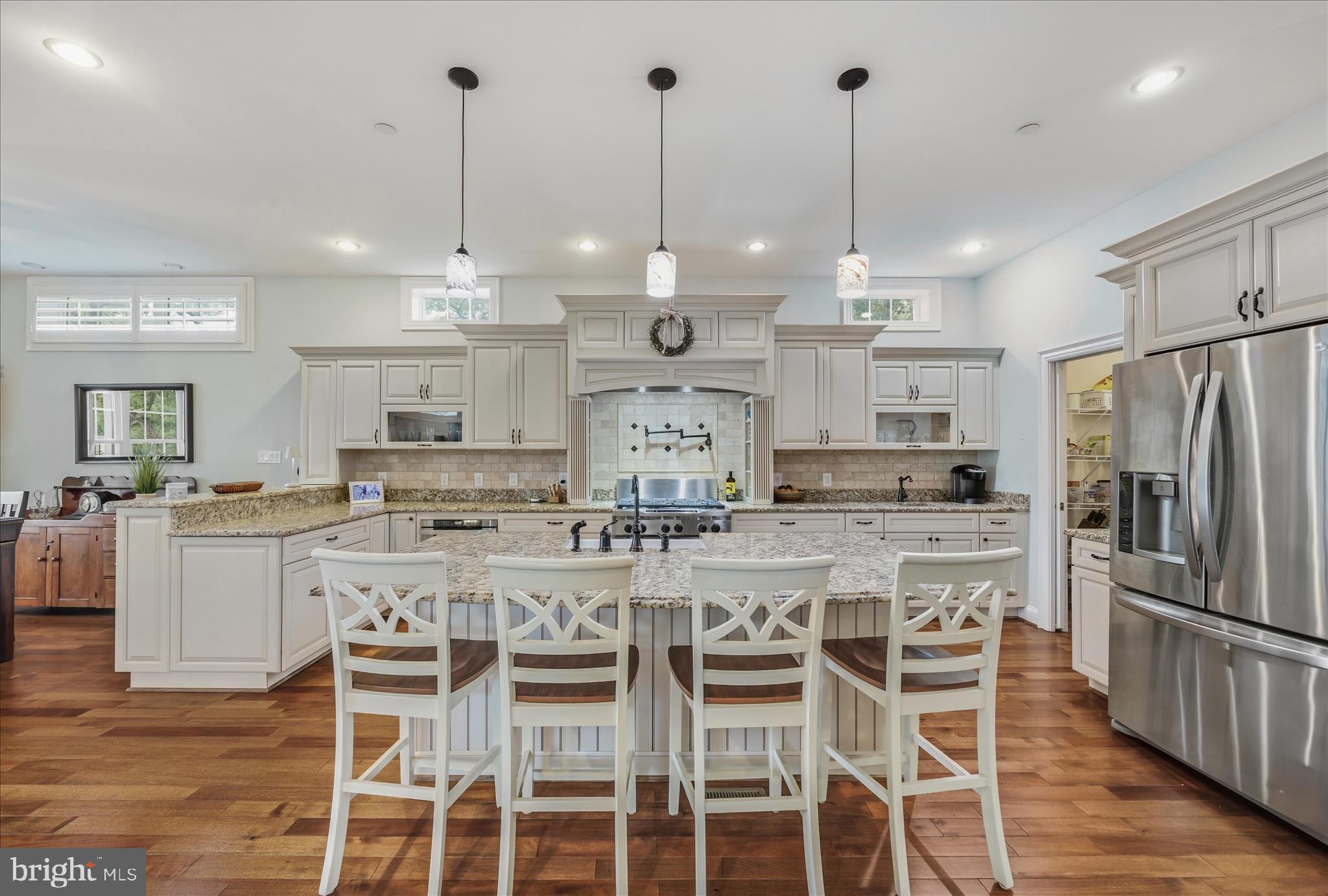 COUNTRY LIFE MANOR - Residential
