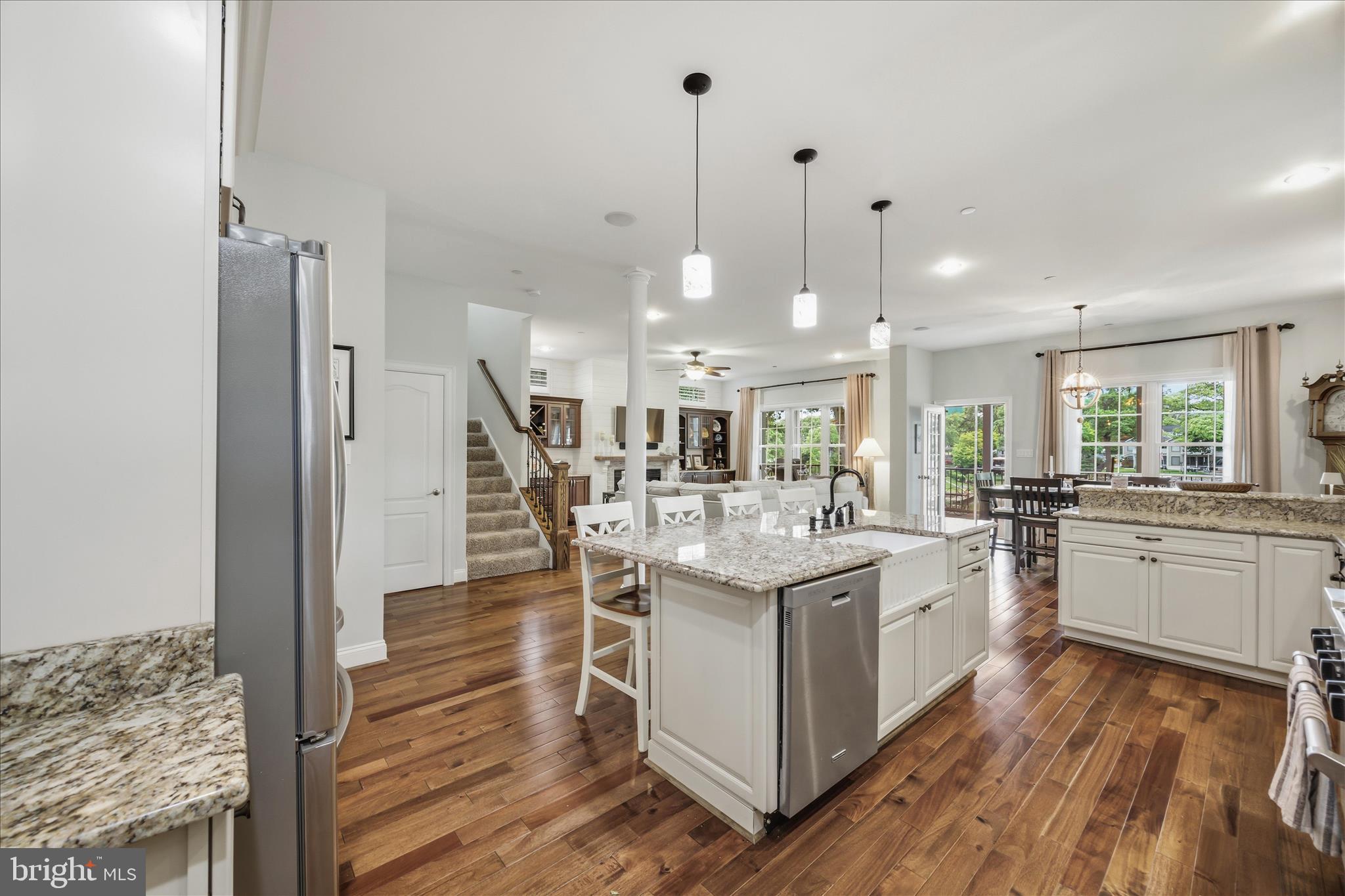 COUNTRY LIFE MANOR - Residential