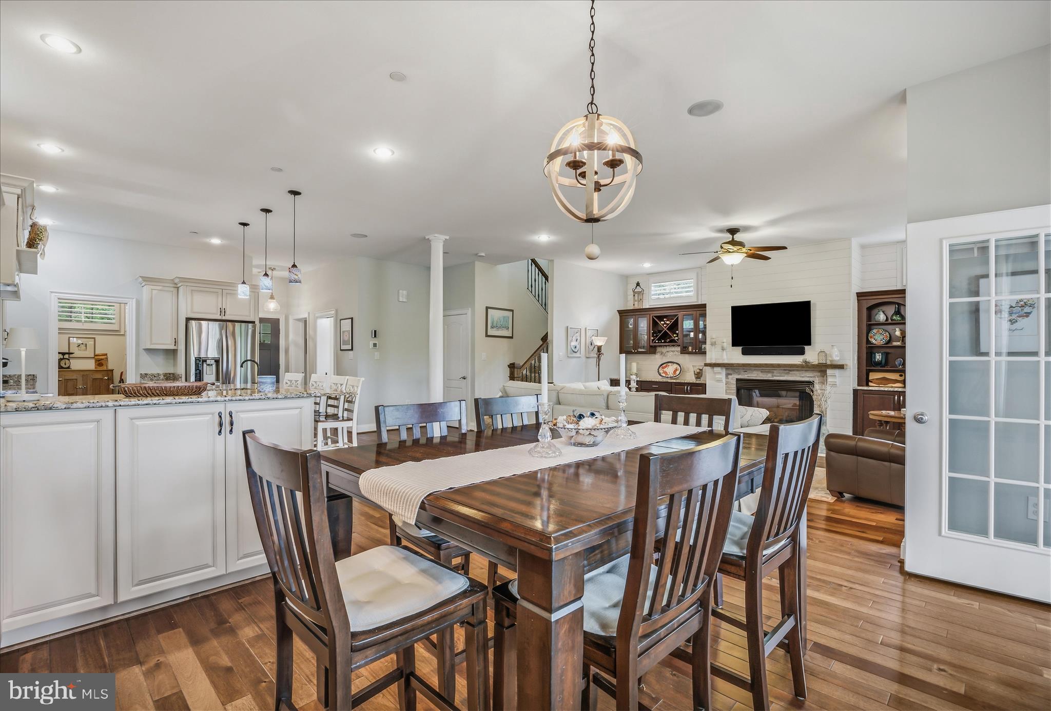 COUNTRY LIFE MANOR - Residential