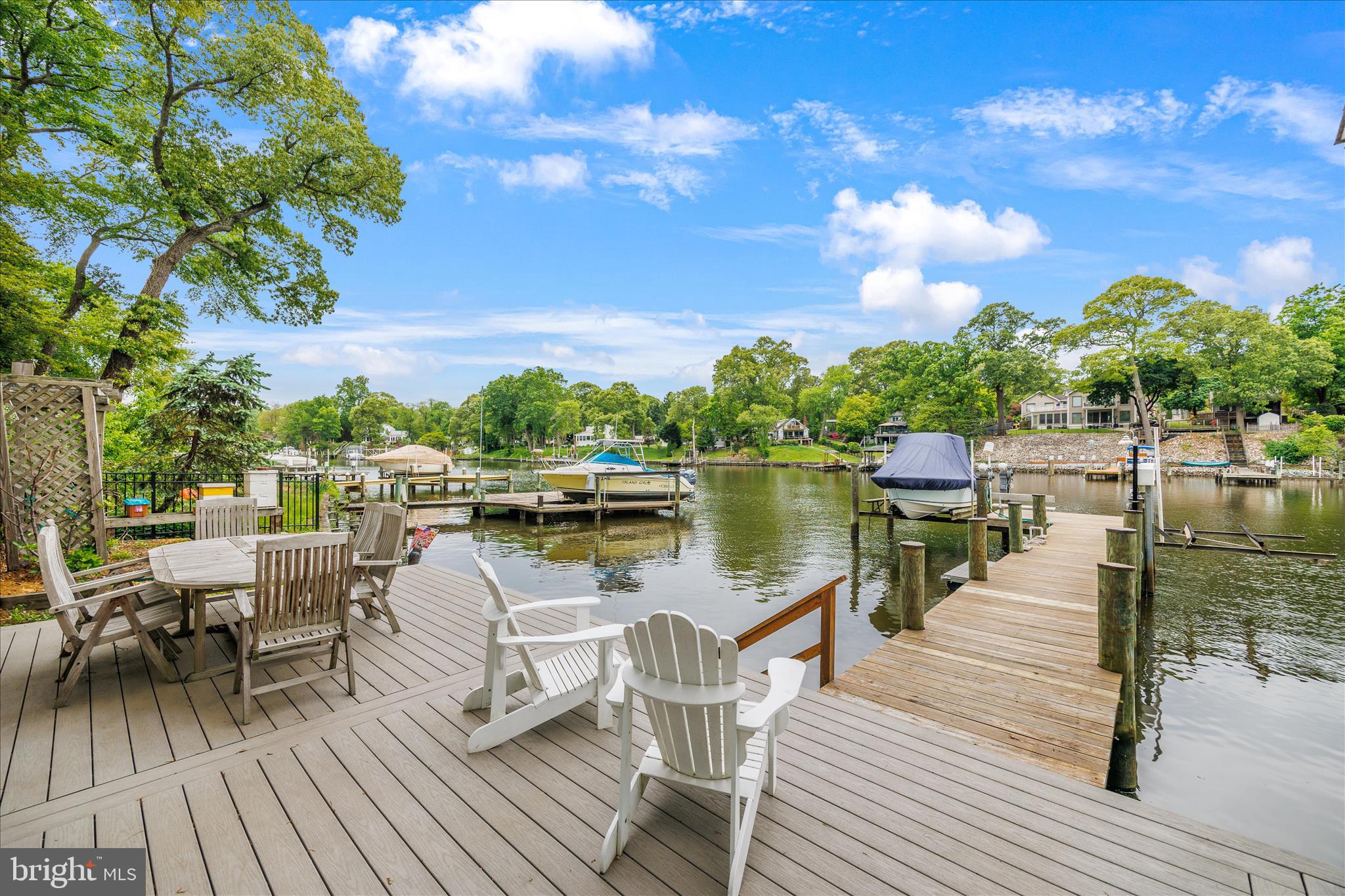 COUNTRY LIFE MANOR - Residential