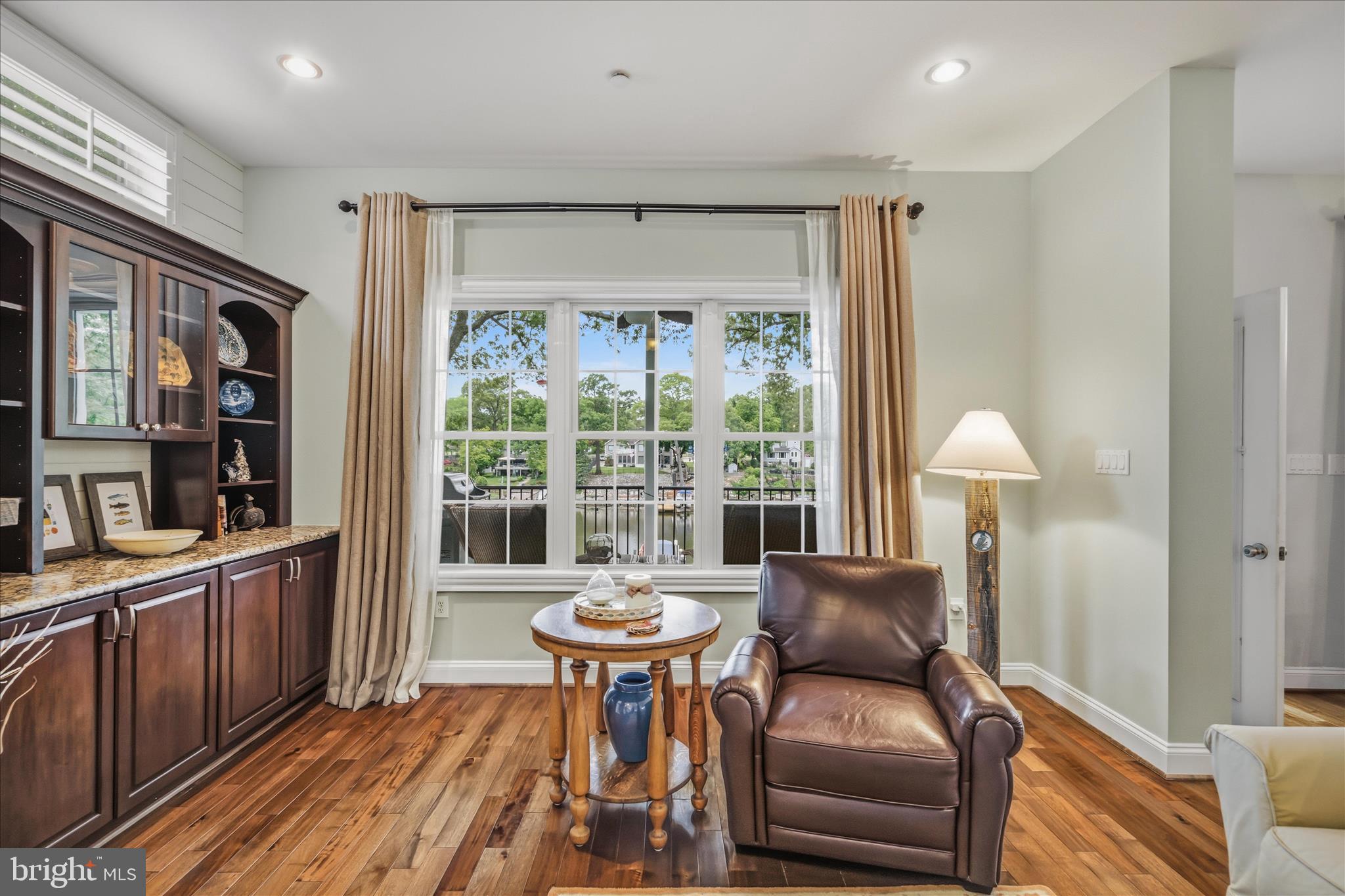COUNTRY LIFE MANOR - Residential