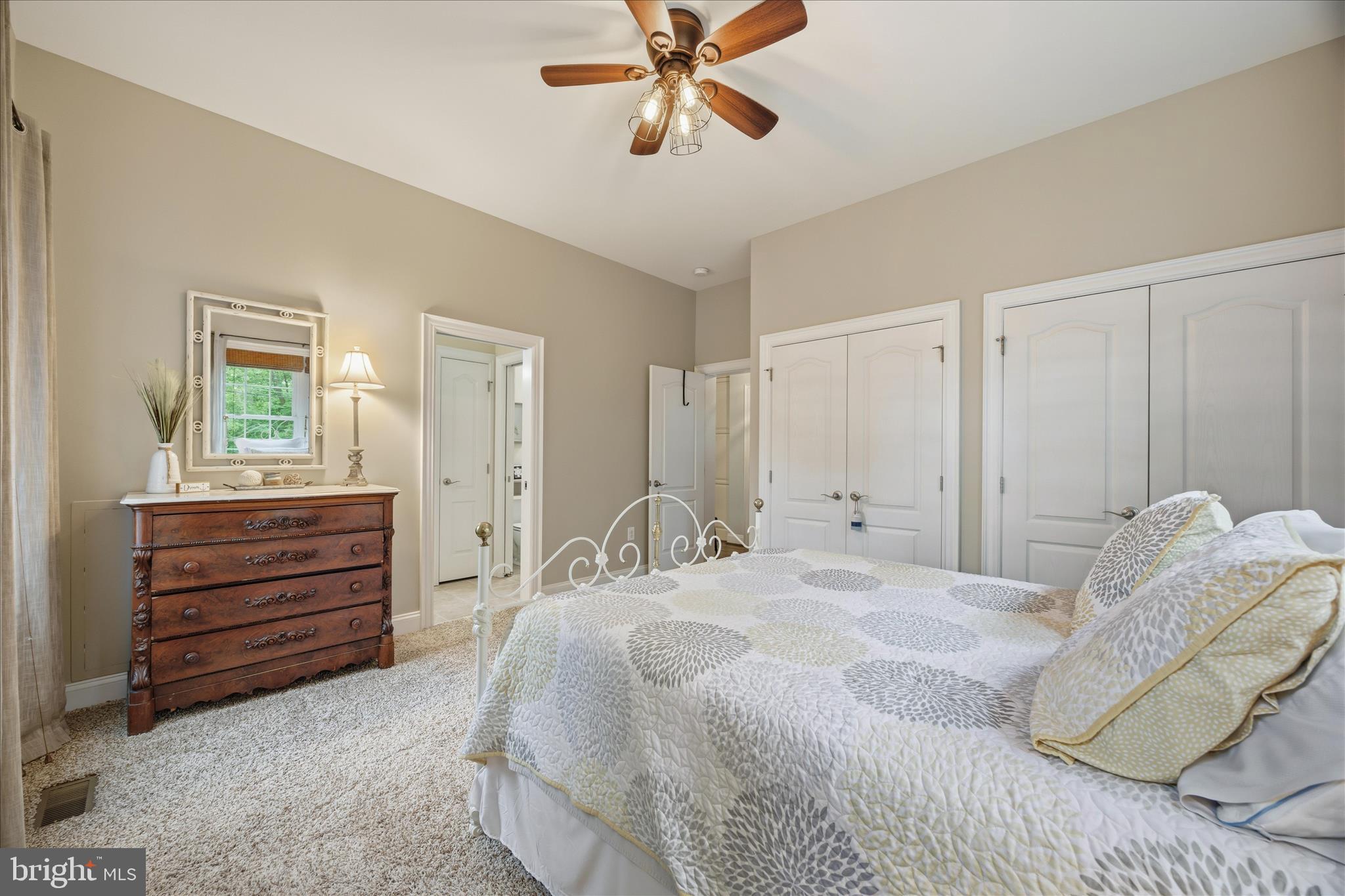 COUNTRY LIFE MANOR - Residential