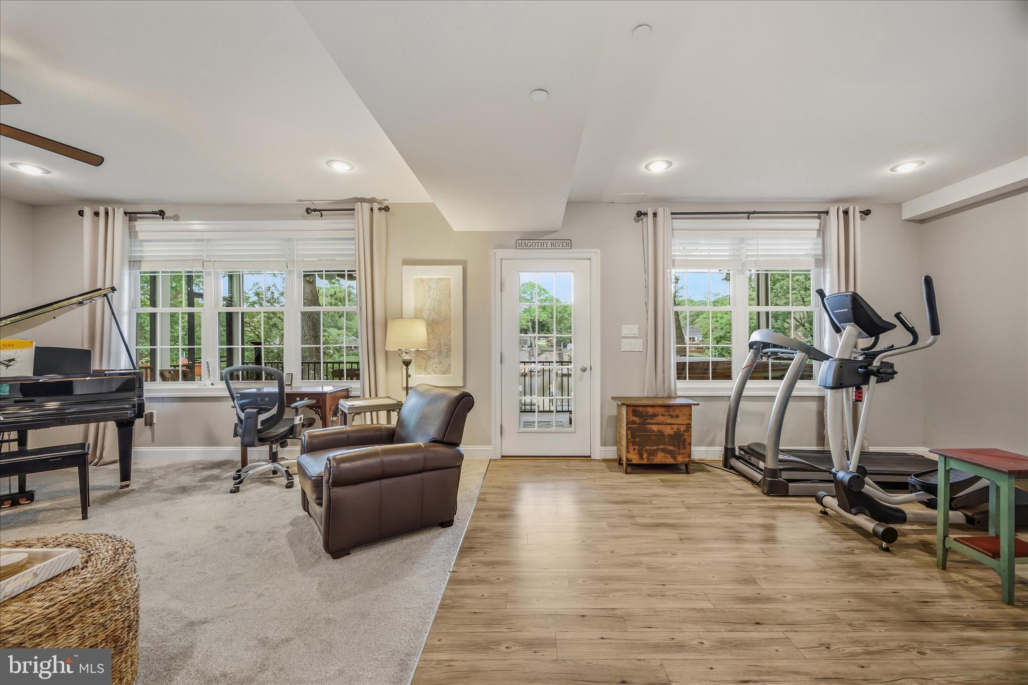COUNTRY LIFE MANOR - Residential