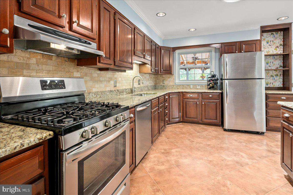 RIVERSIDE ESTATES - Residential