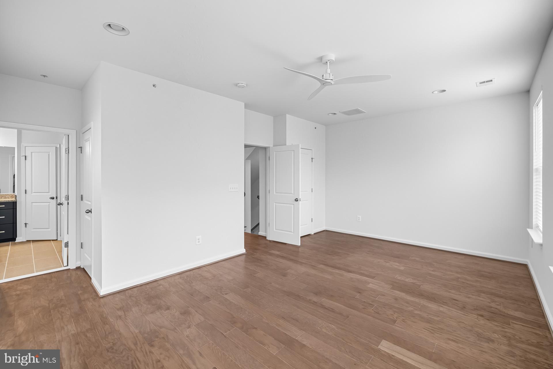 POTOMAC OVERLOOK CONDO - Residential