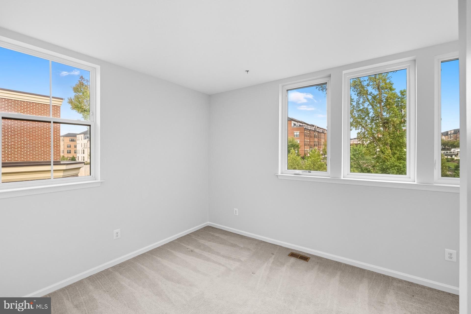 POTOMAC OVERLOOK CONDO - Residential