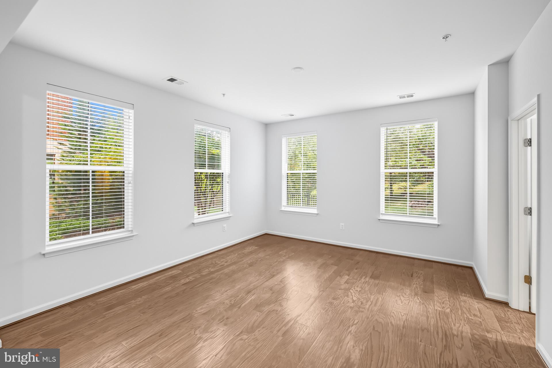 516 HARBORVIEW DRIVE