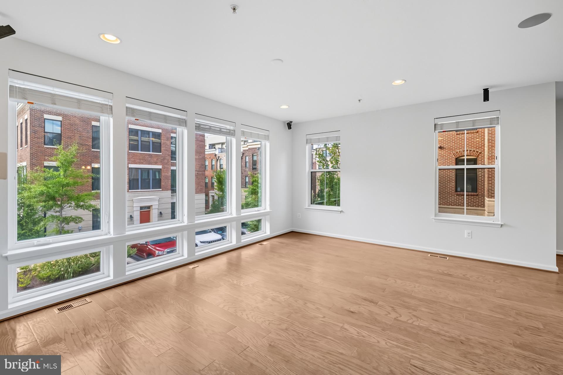 POTOMAC OVERLOOK CONDO - Residential