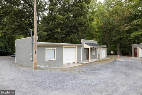 Photo of 5251 John Marshall Highway, LINDEN, VA 22642 (MLS # VAWR2013720)