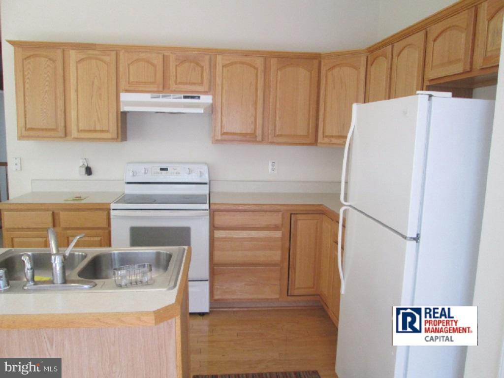 PERRYWOOD - Residential Lease