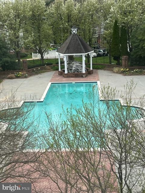 ENGLISH COUNTRY MANOR - Residential Lease