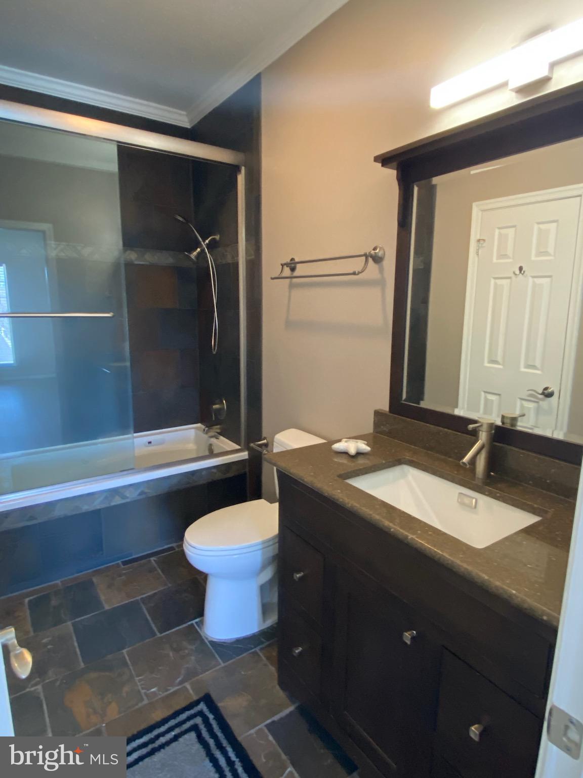 ENGLISH COUNTRY MANOR - Residential Lease