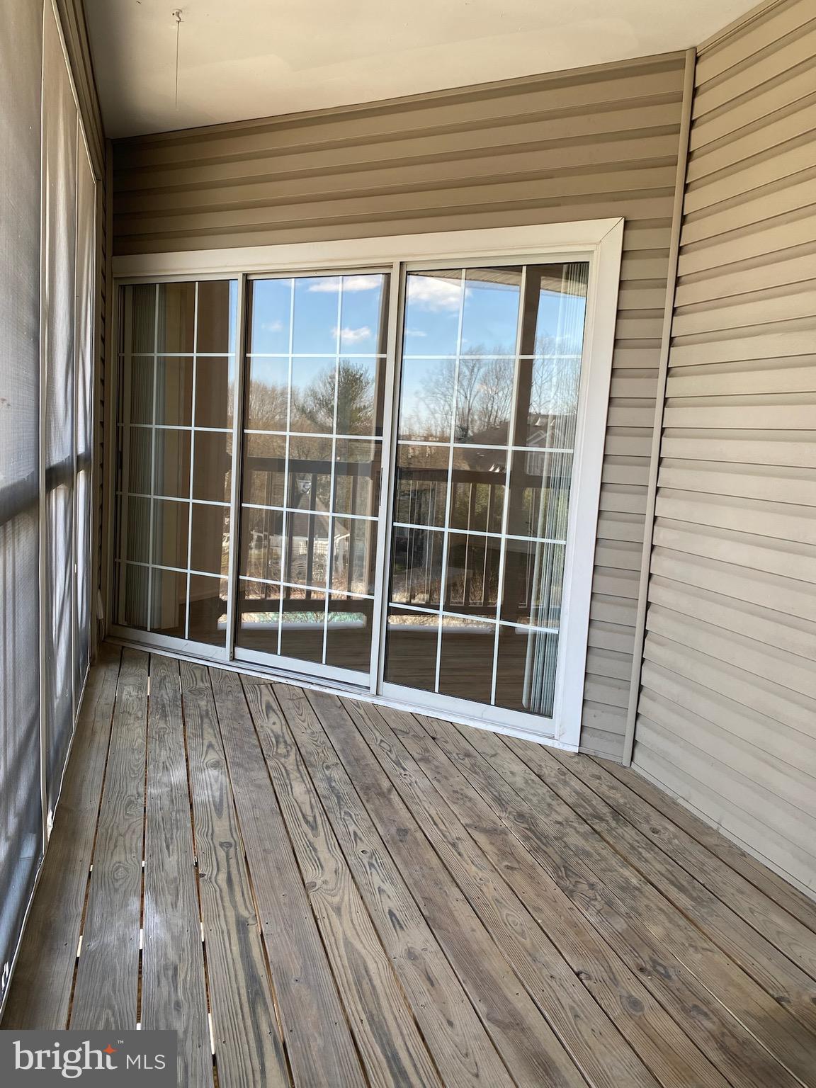 ENGLISH COUNTRY MANOR - Residential Lease