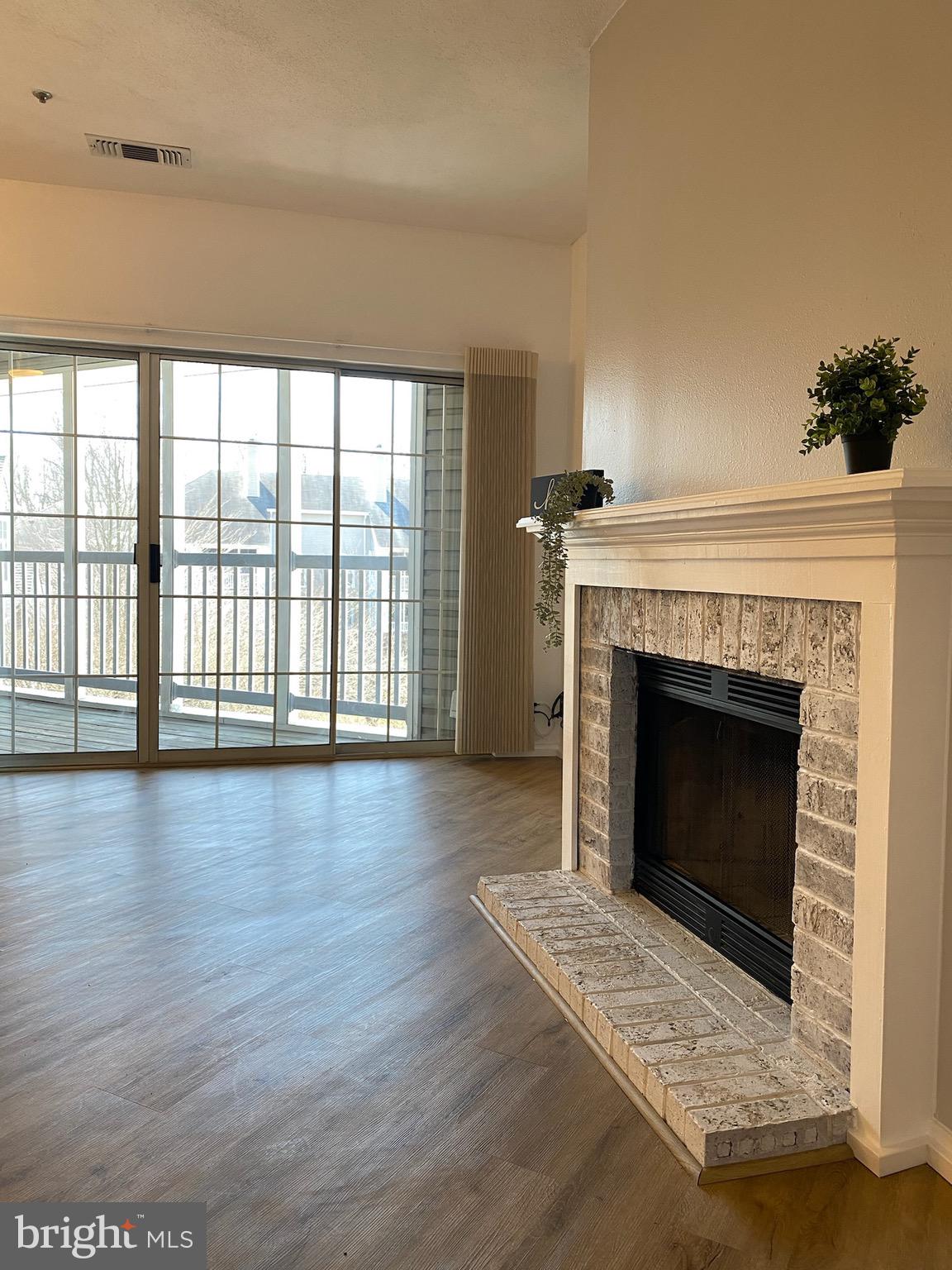 ENGLISH COUNTRY MANOR - Residential Lease