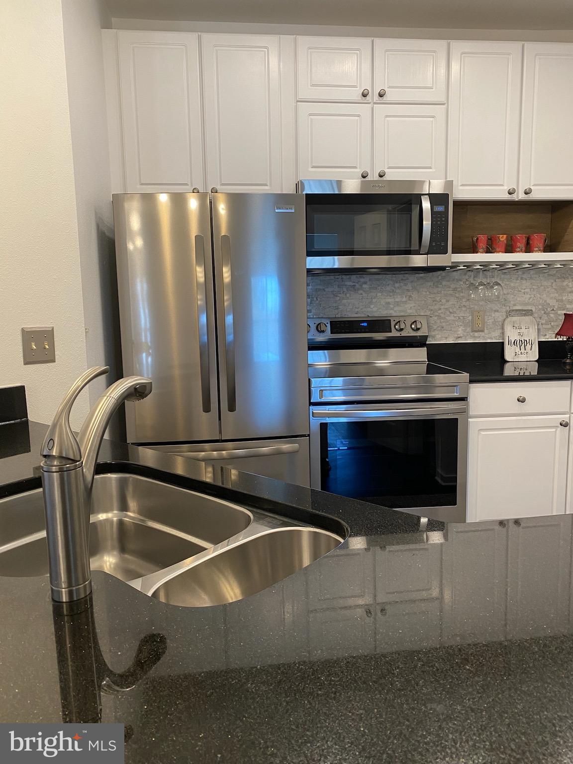 ENGLISH COUNTRY MANOR - Residential Lease