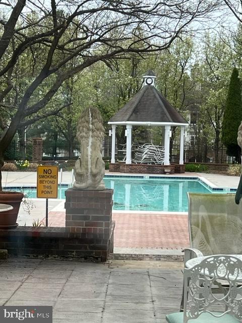 ENGLISH COUNTRY MANOR - Residential Lease