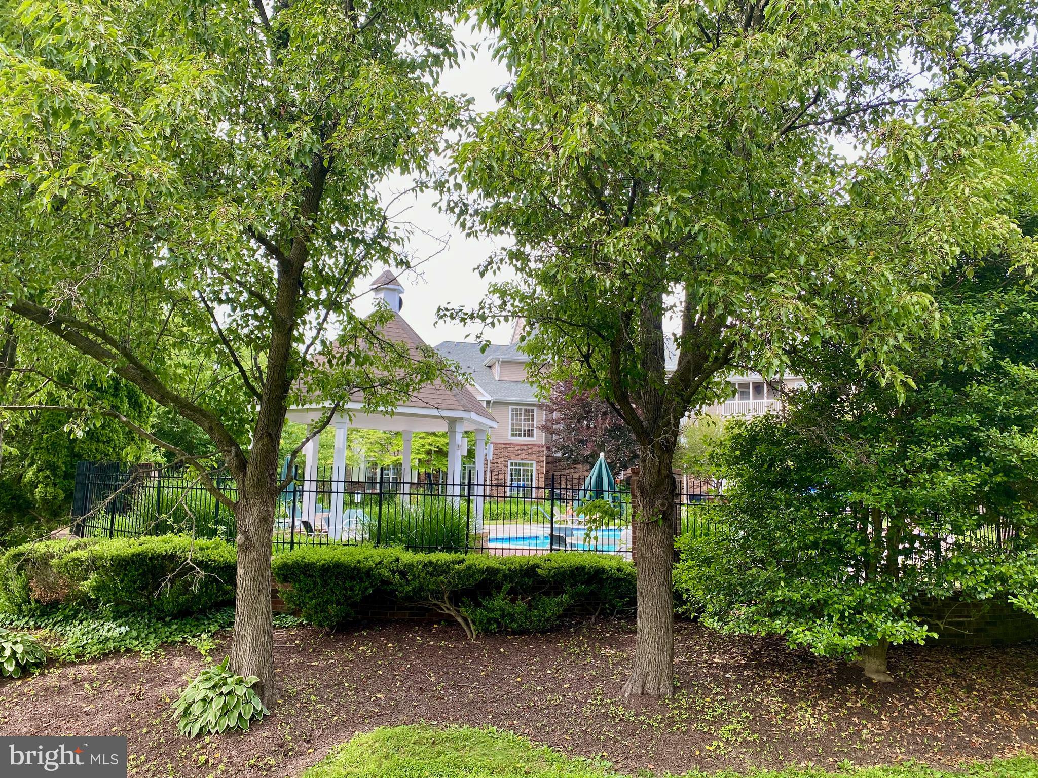 ENGLISH COUNTRY MANOR - Residential Lease